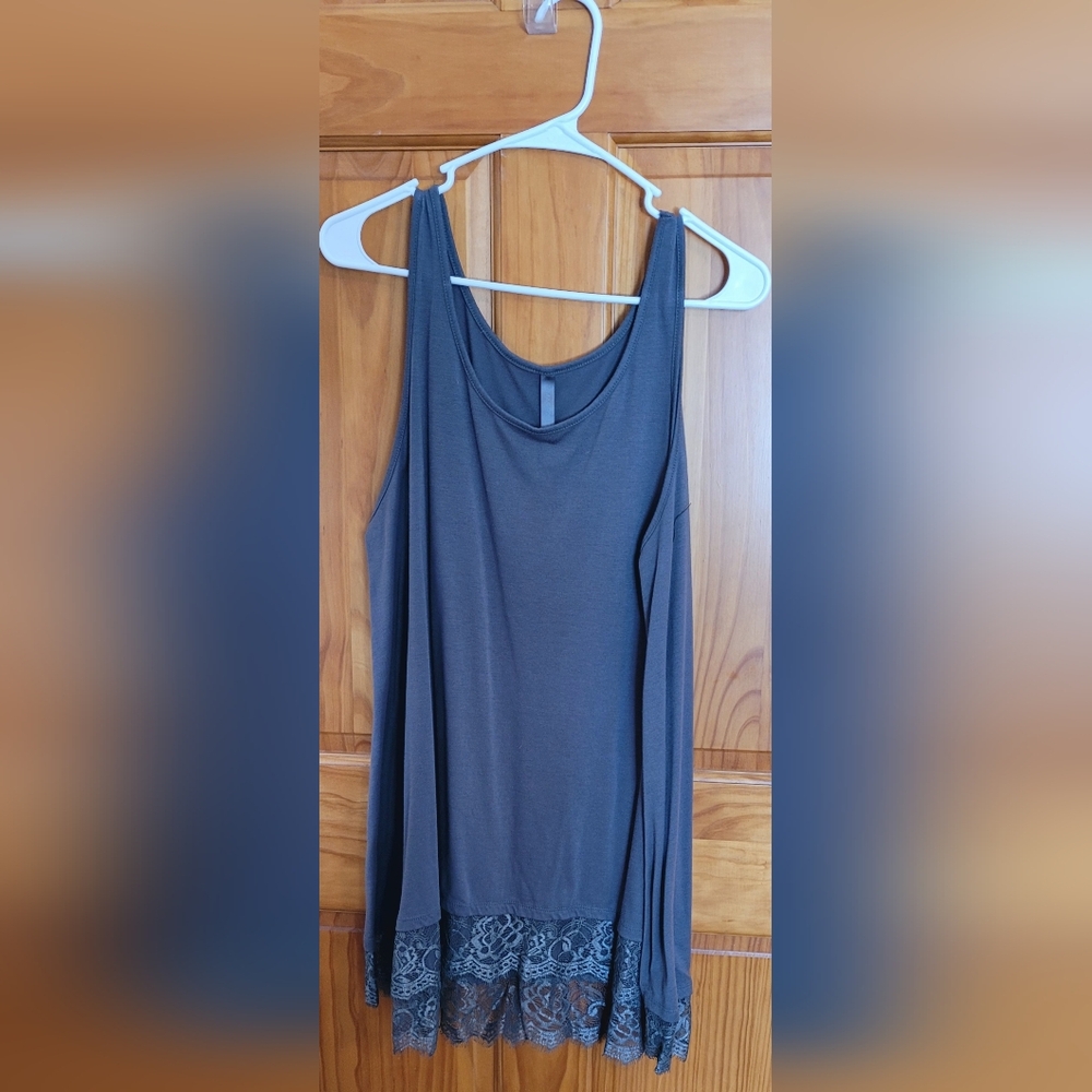 ***3/$12**Women's Massini Size Large Tunic Tank With Lace Trim